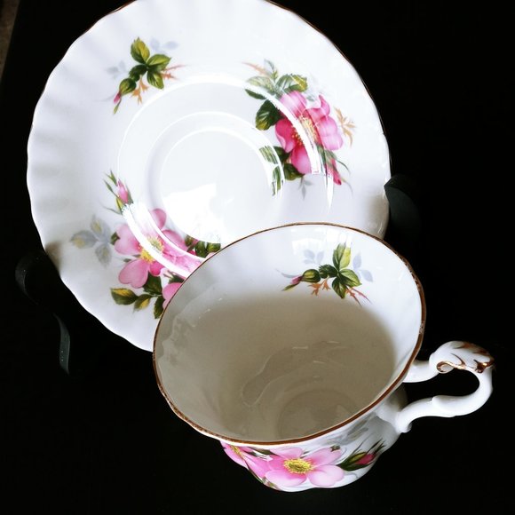 Royal Albert Bone China England Footed Tea Cup & Saucer Prairie Rose - Picture 2 of 10